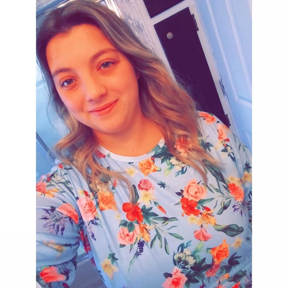 Meet your Posher, Cassandra - Picture 1 of 1